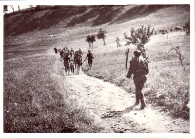 Compagnia partigiana della 36° Brigata Garibaldi rientra alla base nella zona di Visignano (Visignano, luglio 1944)