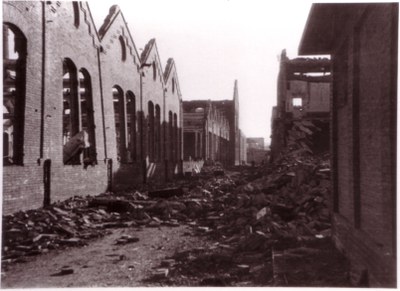 Capannoni della Cogne semi distrutti dai bombardamenti (1945)
