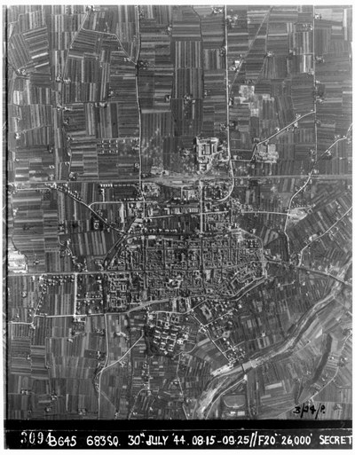Foto aerera di Imola della Royal Air Force RAF (1944 luglio 30)